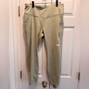 The North Face Women's 1X Tea Green 7/8 Yoga Pants
